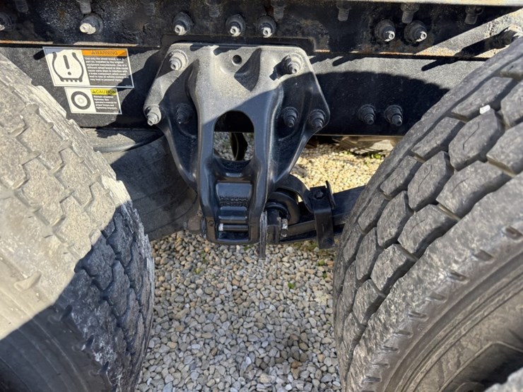 2022-peterbilt-579-image-63