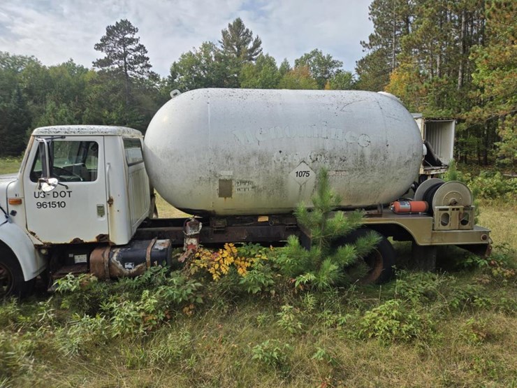 #2592-•-propane-truck-image-2