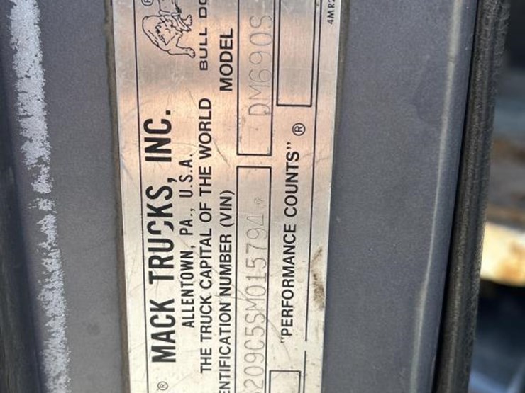 1995-mack-dm690s-image-104