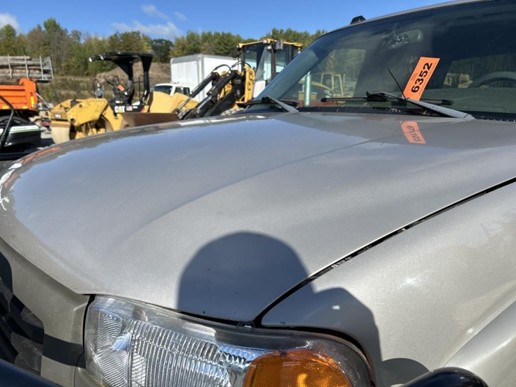 2005-gmc-2500-image-17