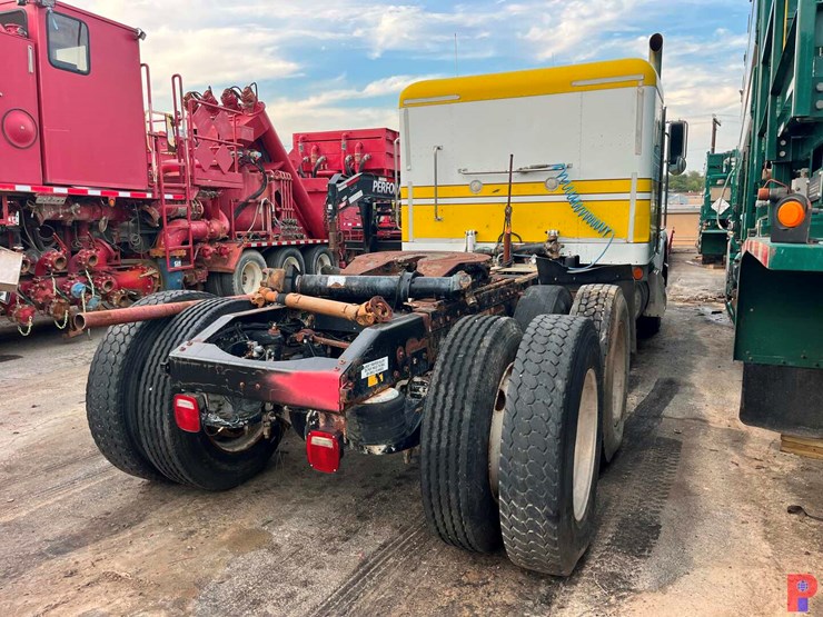 1998-peterbilt-377-image-4