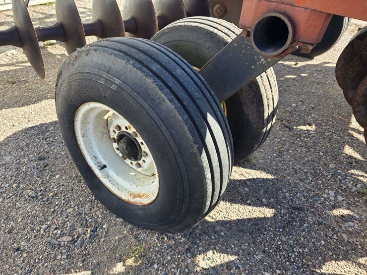 ih-470-tandem-disk,-manual-fold-wings,-9.5l-14-tires-on-6-bolt-rims,-hydraulic-lift,-rear-hitch,-dis-image-9