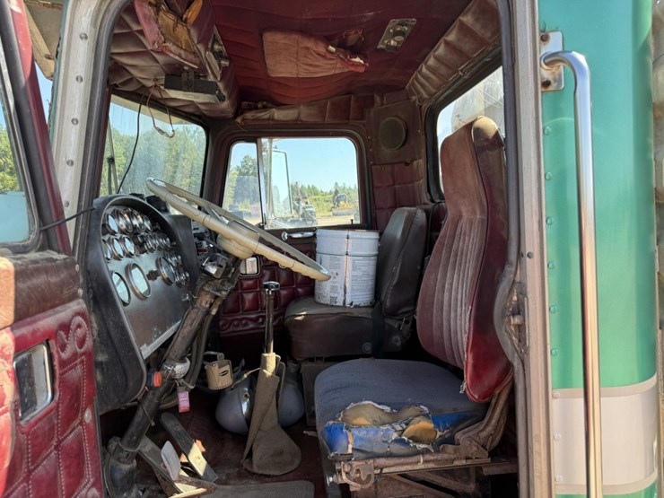 #1752-•-1979-peterbilt-day-cab-heavy-haul-image-47