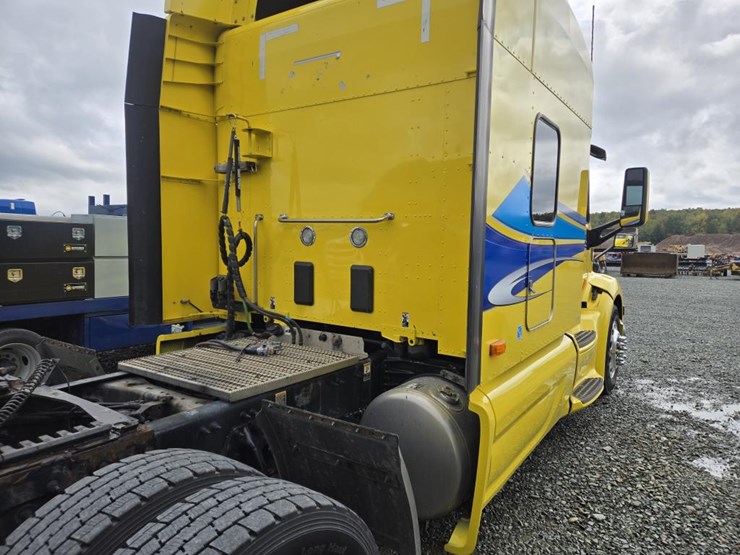 2019-peterbilt-579-image-14