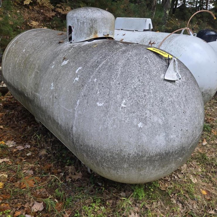 #2825 • R&R 500 Gallon LP Tank