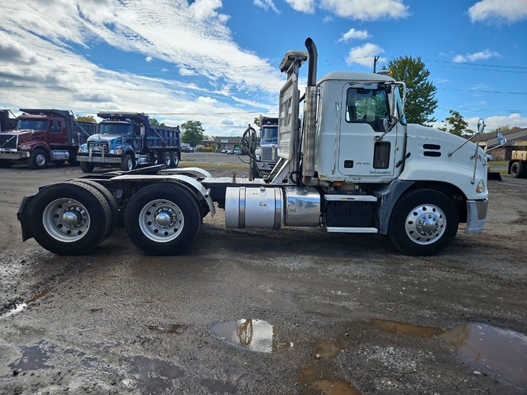 2012-mack-pinnacle-cxu613-image-6