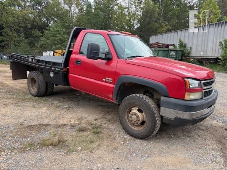 2006-chevrolet-3500hd-image-3
