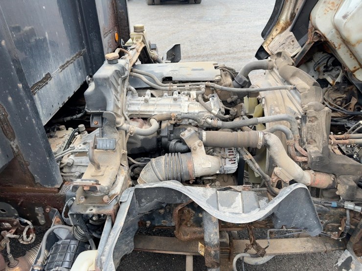 2014-mitsubishi-fuso-fe160-image-10