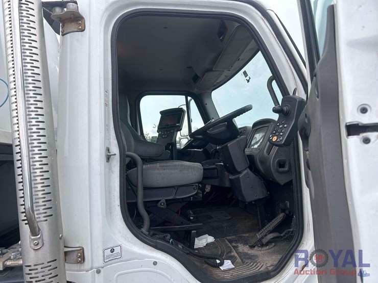 2019-freightliner-m2-106-8.5-cuyd-street-sweeper-truck-image-27