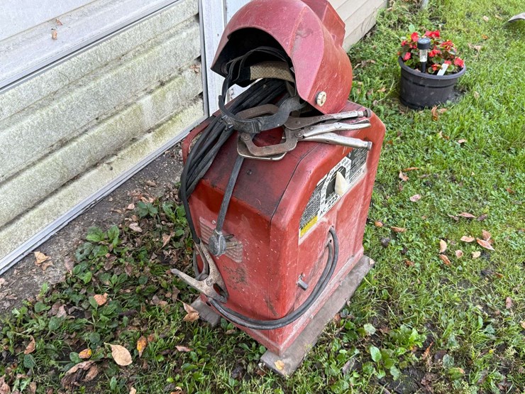 lincoln-welder-225-amp-with-leads,-helmet-and-clamps,-working-order-per-seller-image-2