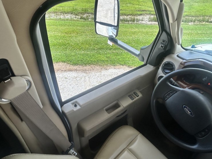2017-ford-e450-image-45