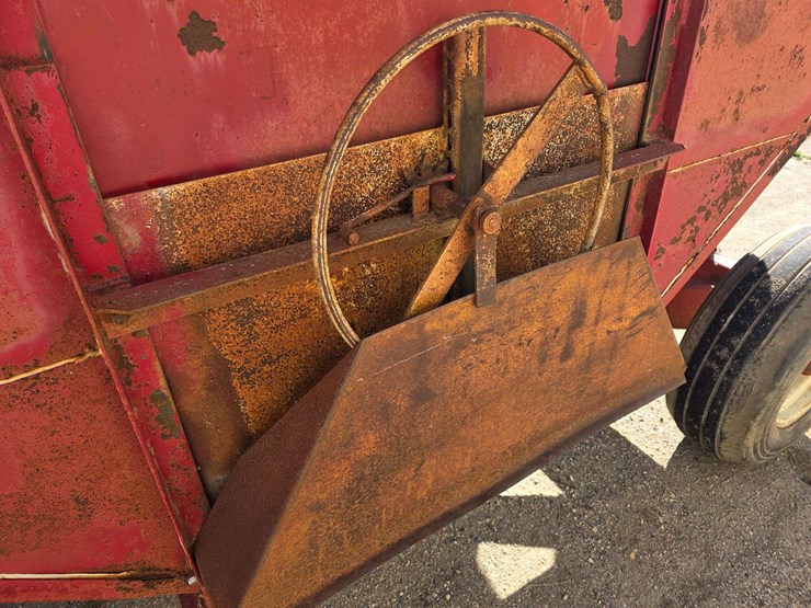 lundell-gravity-box-on-balzer-running-gear,-12.5l-16-tires-on-8-bolt-rims,-front-and-rear-ladder,-ex-image-25