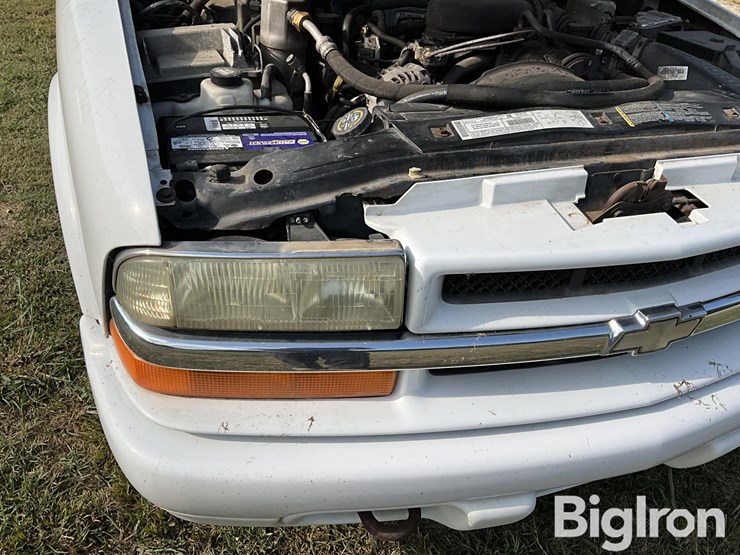 2003-chevrolet-blazer-image-16