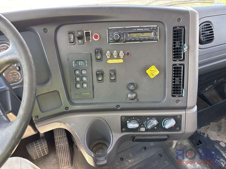2016-freightliner-114sd-image-10