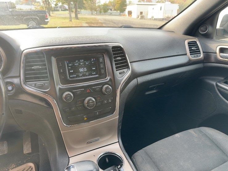 2015-jeep-grand-cherokee-laredo-image-19