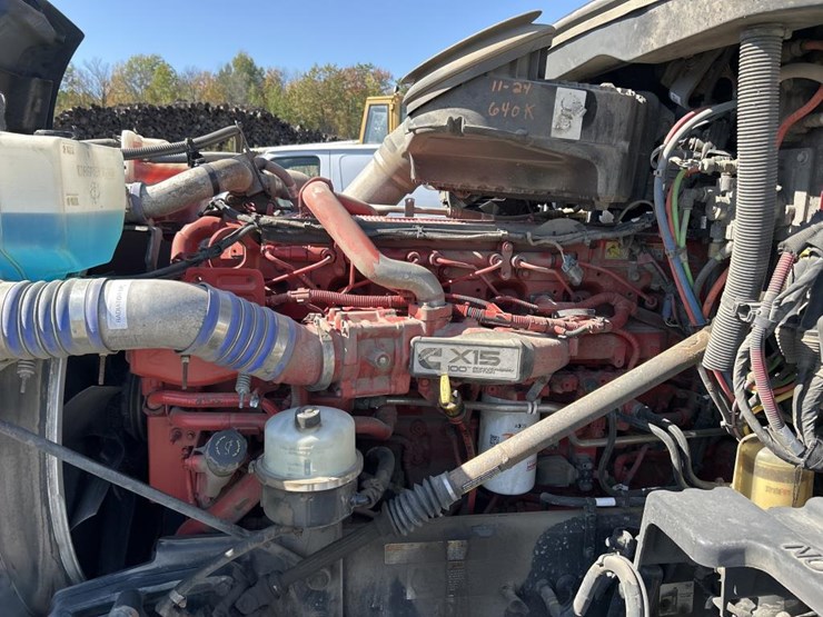 2019-peterbilt-579-image-42
