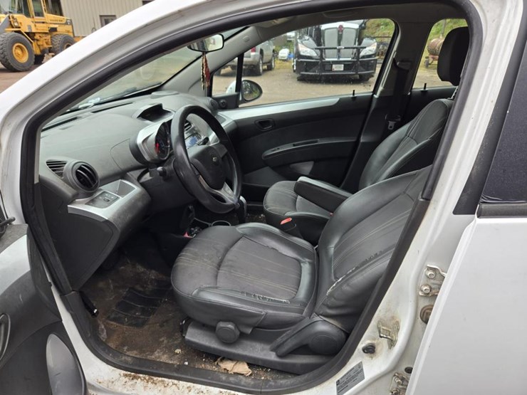 #1580-•-2013-chevrolet-spark-compact-vehicle-image-29