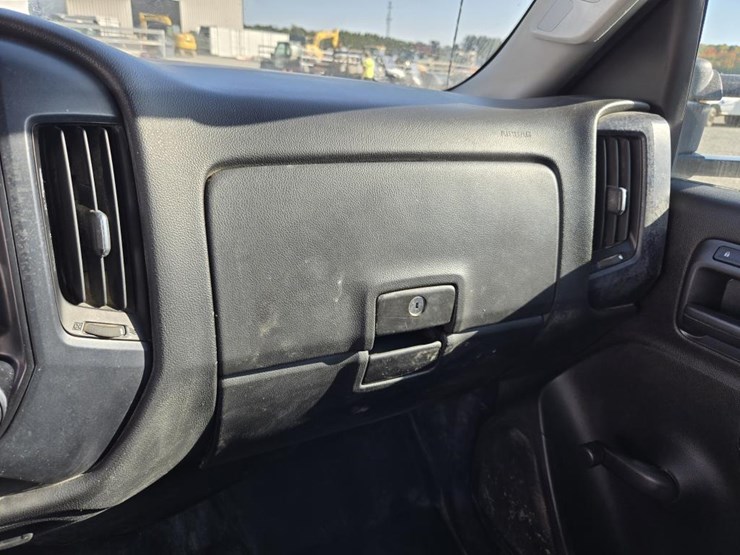 2015-chevrolet-3500-image-50