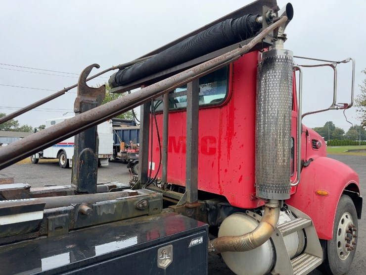 2005-peterbilt-335-image-12