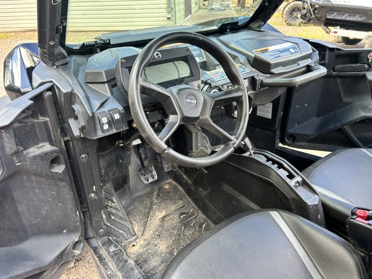 #1400-•-2023-can-am-commander-1000r-xt-image-30
