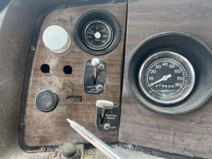 1979-ford-9000-image-32