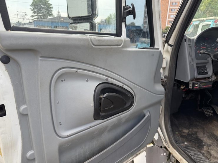 2006-international-durastar-4300-image-46