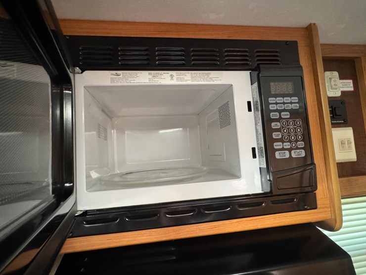 #2285-•-2010-keystone-bullet-250rks-camper-image-68
