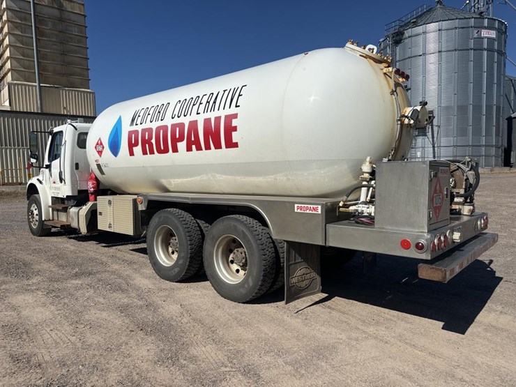 #1806-•-2013-freightliner-tanker-truck-image-3