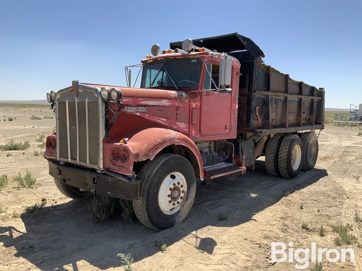 1974-kenworth-w900-image-1