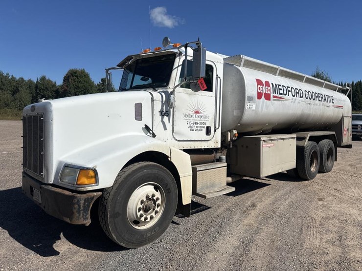2005-peterbilt-385-image-1