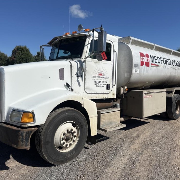 2005 PETERBILT 385