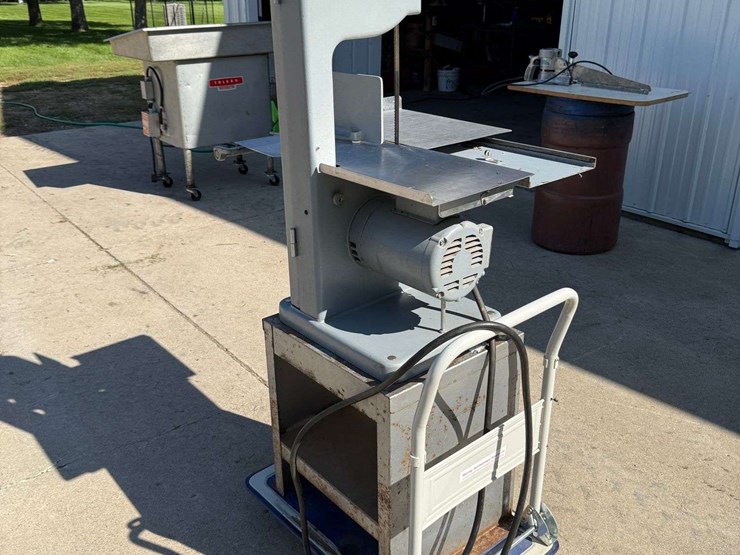 globe-meat-band-saw-for-meat-cutting,-stimpson-model-79.-this-item-is-located-in-south-dakota,-there-image-9