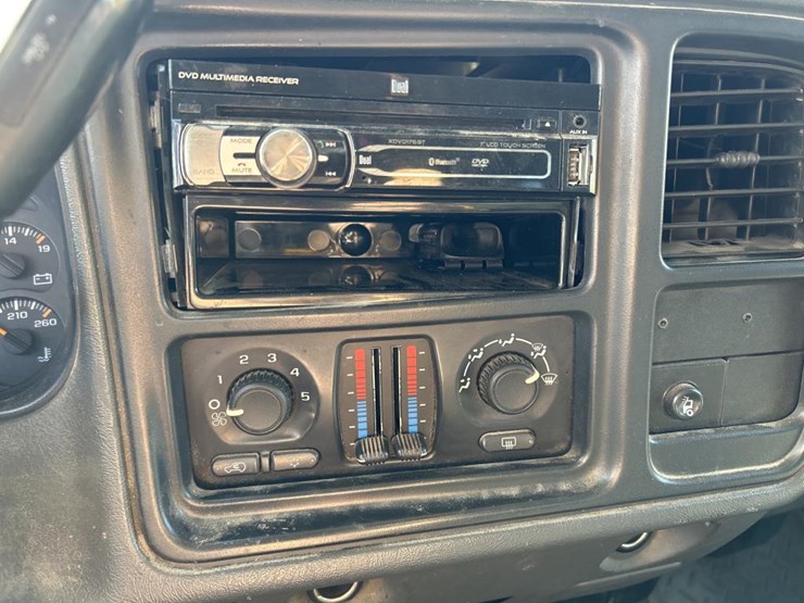 2005-gmc-2500-image-55