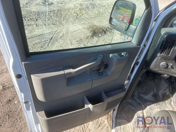 2019-chevrolet-express-2500-image-9