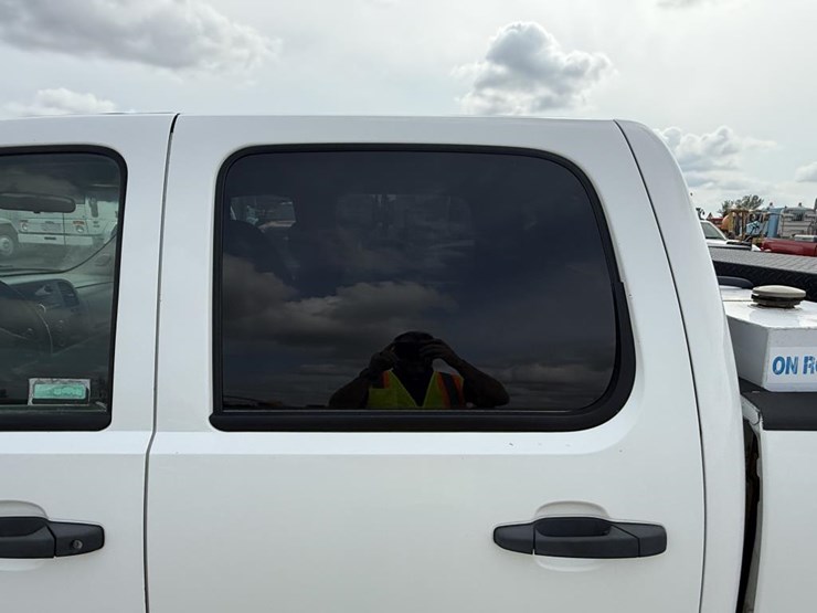 2011-gmc-2500hd-image-11