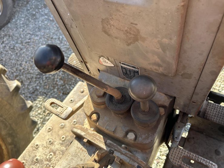 massey-ferguson-165-image-38