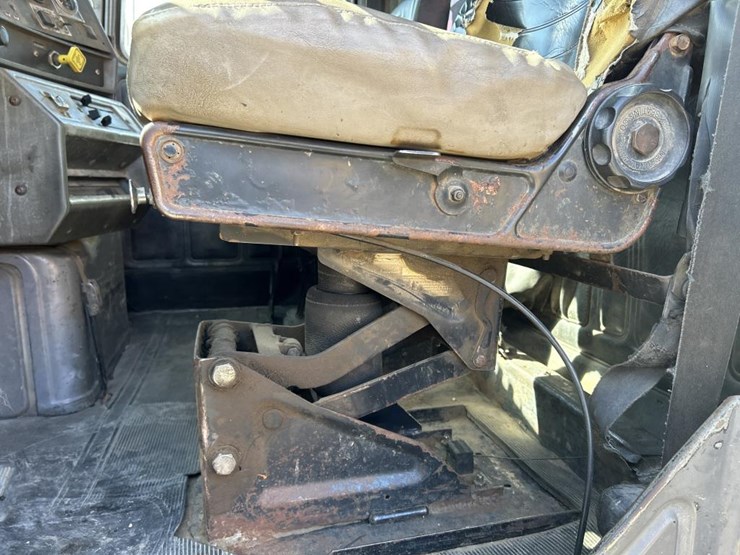 1995-mack-dm690s-image-66