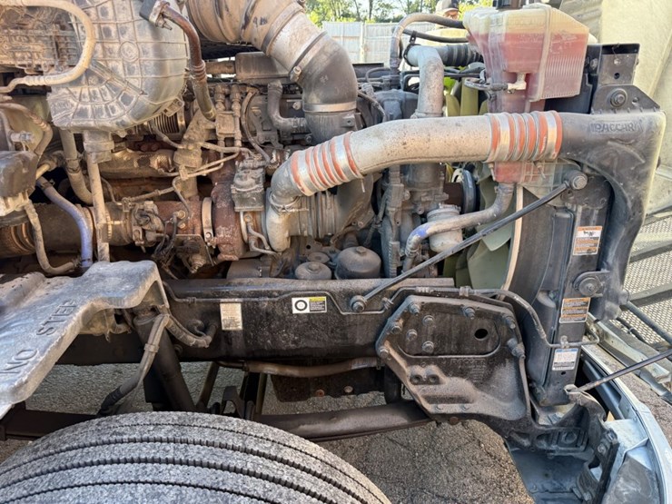 2020-peterbilt-579-image-12