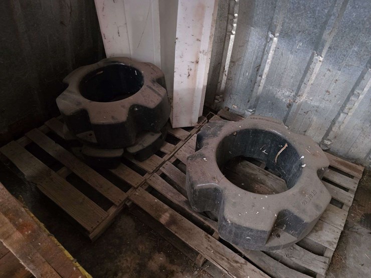 (2)-inside-and-outside-rear-wheel-weight-set-for-case-ih-mfwd-tractor,-(2)-1000lb-weights-and-(2)-50-image-2