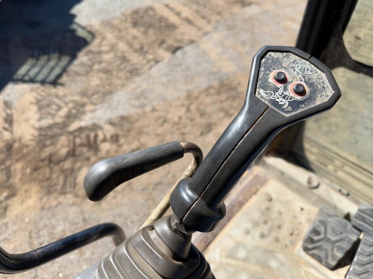 2004-caterpillar-320cl-hydraulic-drill-rig-image-39