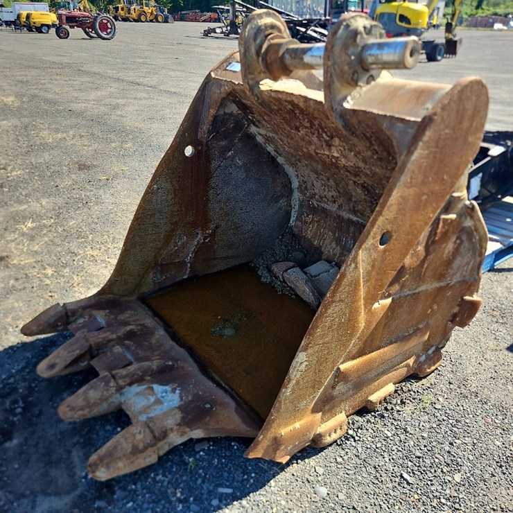 CATERPILLAR 52" BUCKET WITH TEETH