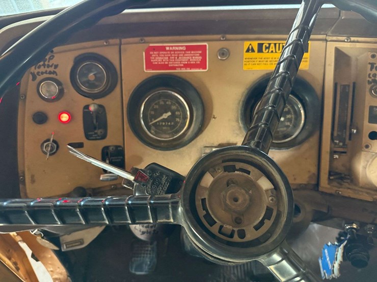 1983-ford-9000-image-29