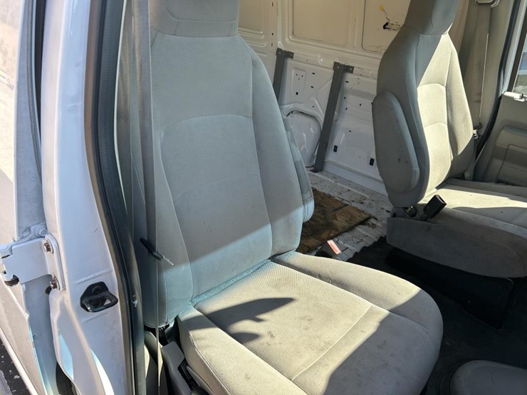 2014-ford-e250-image-42