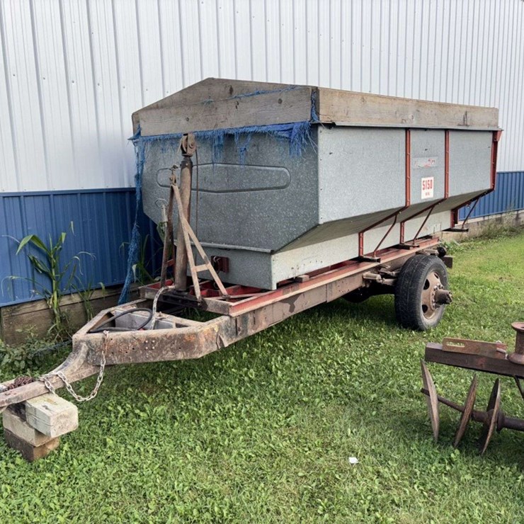 Flare Box, on truck frame, Hoist, *Must be Removed in 10 days after Auction Close, No Exceptions!*