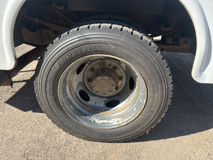 2004-ford-f550-xl-image-45