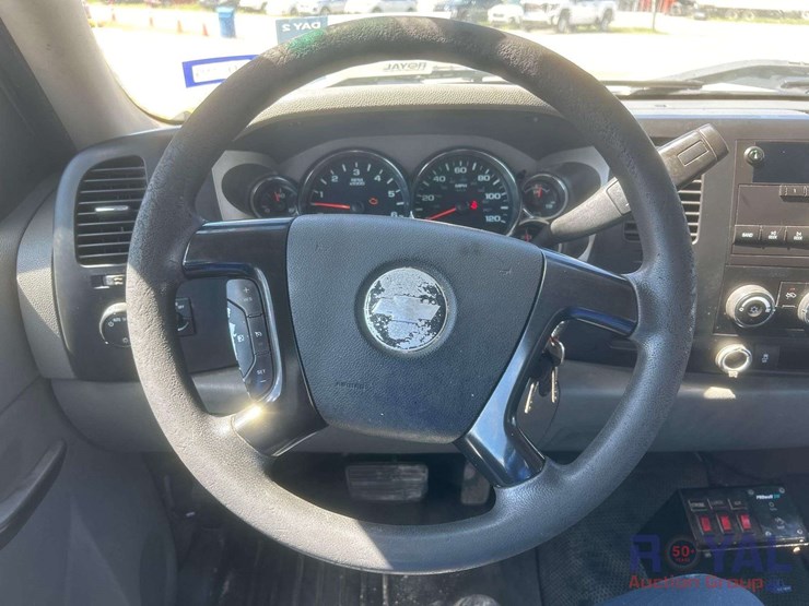 2012-chevrolet-silverado-3500hd-image-12