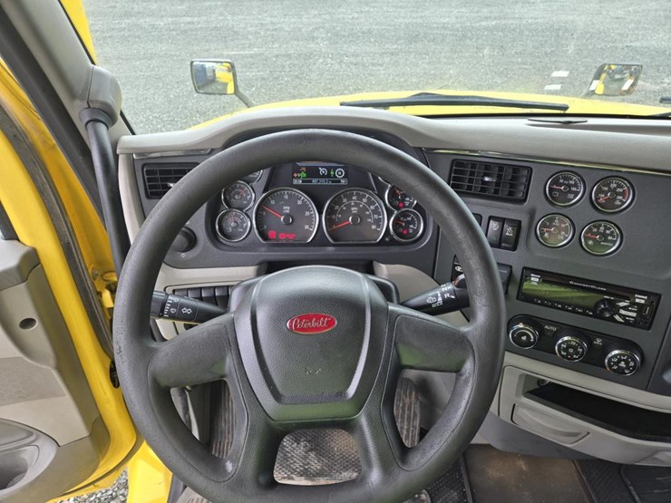 2019-peterbilt-579-image-53