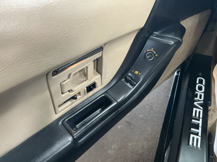 #2283-•-1993-chevrolet-corvette-convertible-image-64