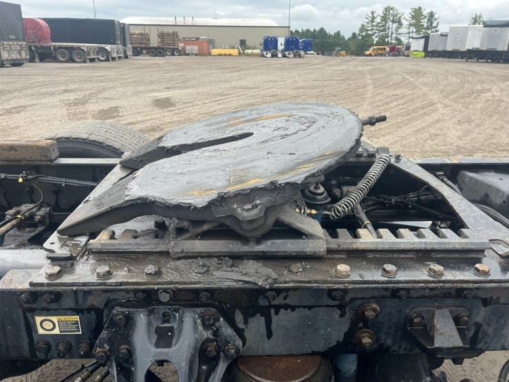 2020-kenworth-t680-image-35