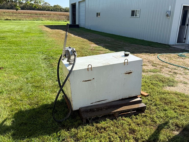 pickup-fuel-barrel,-measures-23”-x-45”-x-24”-tall,-has-hand-pump-and-hose,-model:-hp100-great-plains-image-3